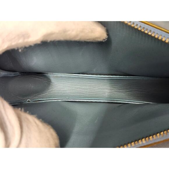 Louis Vuitton - Picture 8 of 15